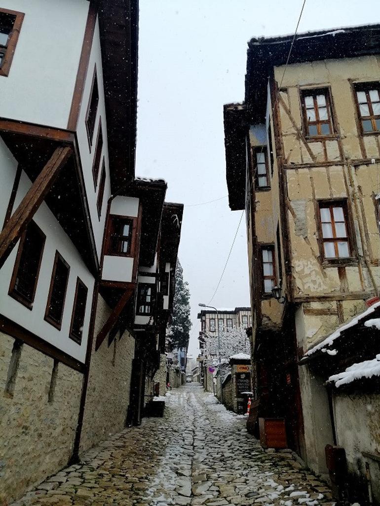 Safranbolu'da 'kar' güzelliği... Harika görüntüler ortaya çıktı