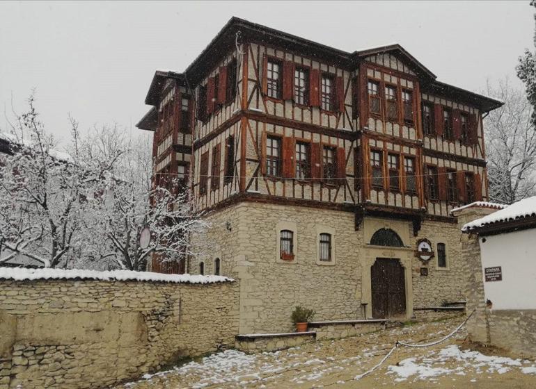 Safranbolu'da 'kar' güzelliği... Harika görüntüler ortaya çıktı