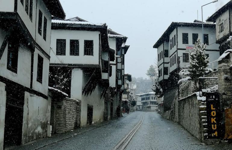 Safranbolu'da 'kar' güzelliği... Harika görüntüler ortaya çıktı