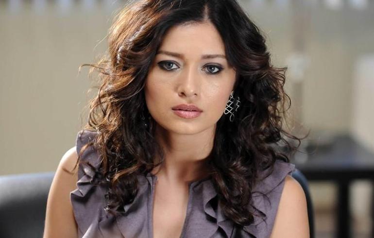 Nurgül Yeşilçay: Annem ölünce darmadağın olduk
