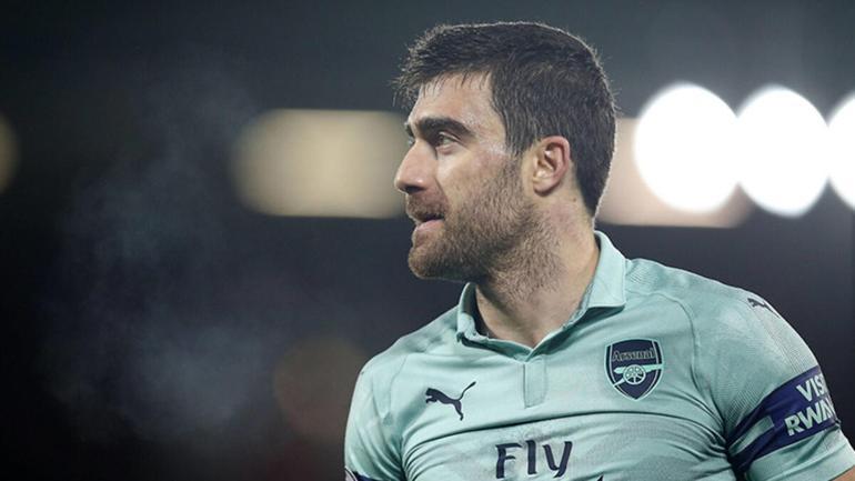 Fenerbahçe'nin transfer gündemindeki Sokratis için Arsenal'den son dakika kararı!