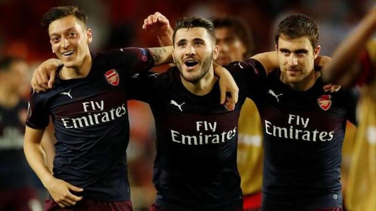 Fenerbahçe'nin transfer gündemindeki Sokratis için Arsenal'den son dakika kararı!