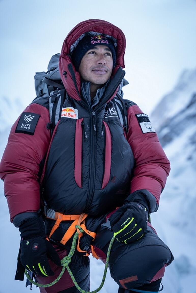 Dünyanın Everest'ten sonra en yüksek noktası olan K2 Dağı'na tırmandı
