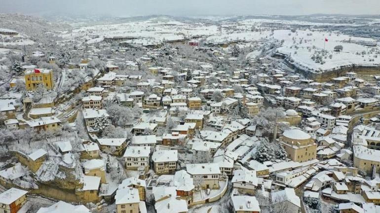 “Osmanlı’nın parmak izi” Safranbolu’da kar manzaraları mest etti