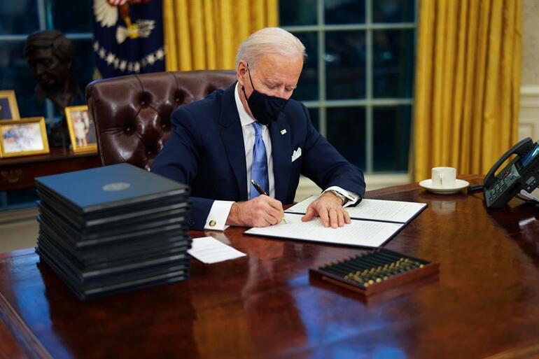 ABD Başkanı Joe Biden göreve başladı... Oval Ofis fotoğraflarında dikkat çeken detaylar!