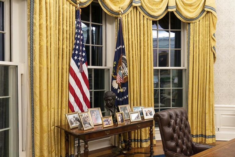 ABD Başkanı Joe Biden göreve başladı... Oval Ofis fotoğraflarında dikkat çeken detaylar!