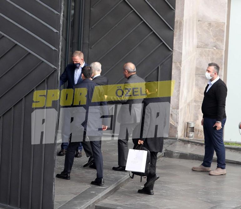 Türkiye'nin konuştuğu hediye! Galatasaray ile Başakşehir'in İrfan Can Kahveci zirvesinde...