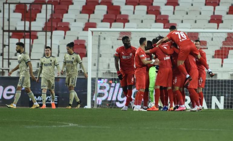 Sivasspor - Fenerbahçe maçının ardından olay oldu! "Mesut'un yanına Ronaldo'yu getirseniz..."