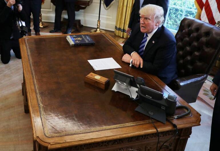 ABD’nin yeni Başkanı Joe Biden, Trump’ın kırmızı düğmesini Oval Ofis’ten kaldırttı