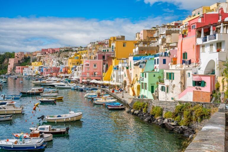 Bu renkli ada İtalya’nın yeni kültür başkenti seçildi!