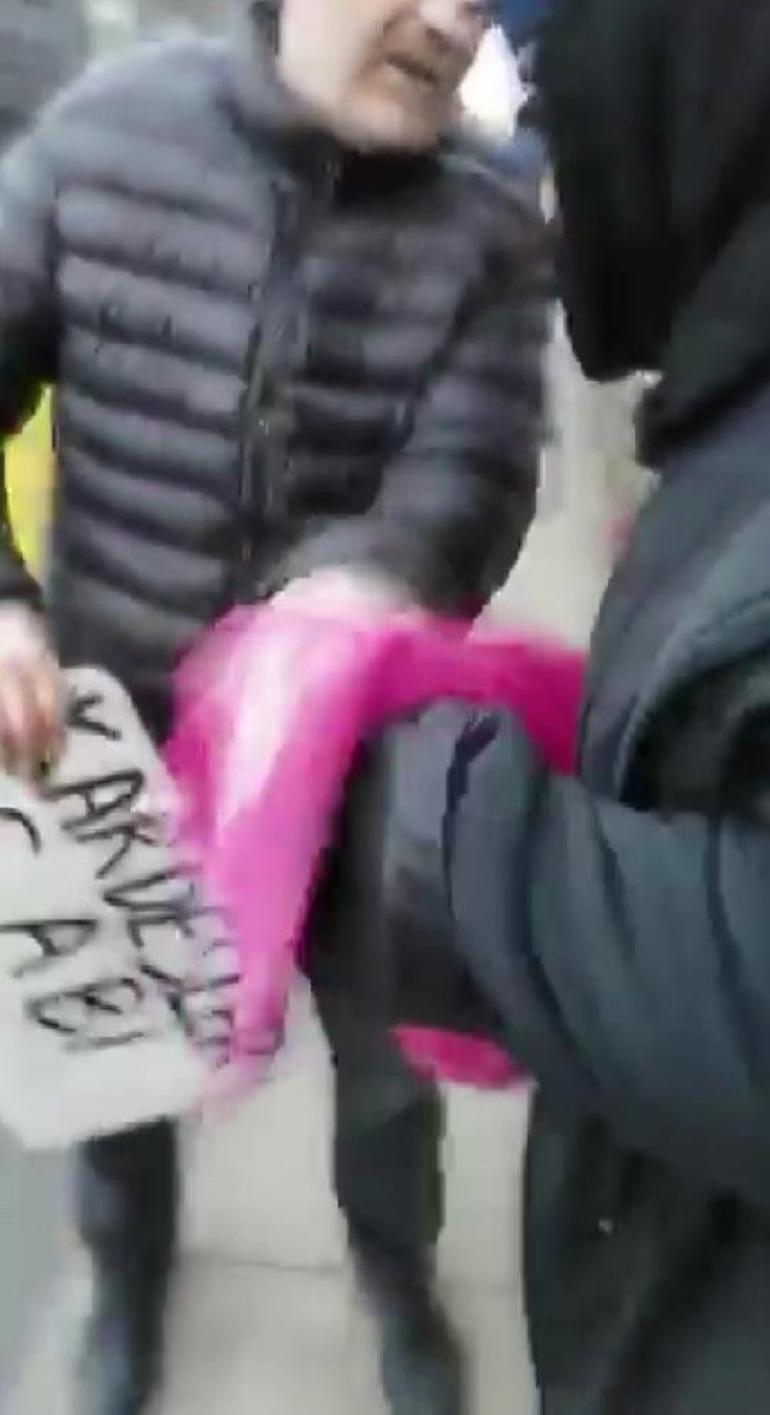 Vatandaşların dikkatini çekti Kundağı açmasını isteyince...