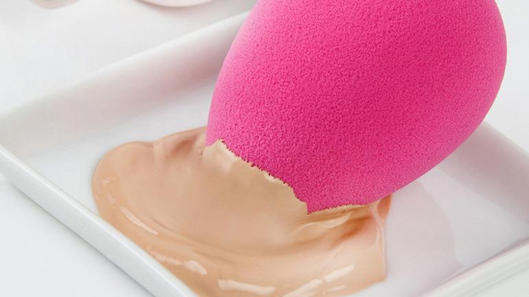 Kusursuz Fondöten İçin Beauty Blender Nasıl Kullanılır
