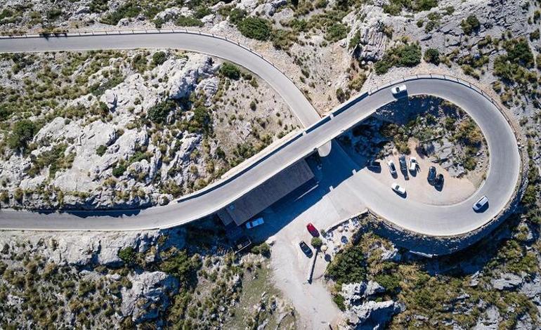 Dünyanın adrenalin dolu en ilginç yolları… Listede Türkiye’den de çok şaşıracağınız bir yer var