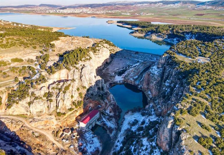 Kartalkaya Barajı fotoğrafçıların ilgi odağı oldu