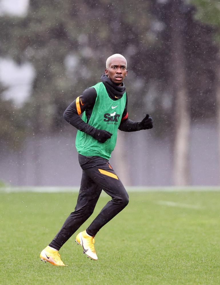 Galatasaray'ın yeni transferi Henry Onyekuru ilk idmanına çıktı! Fatih Terim...