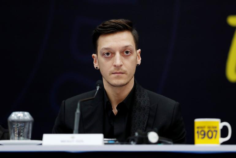 Son Dakika | Fenerbahçe'de Tarihi Gün: Mesut Özil resmen Fenerbahçe'ye imza attı! Ali Koç, Emre Belözoğlu ve Mesut Özil'in açıklamaları ve Burak Yılmaz cevabı...