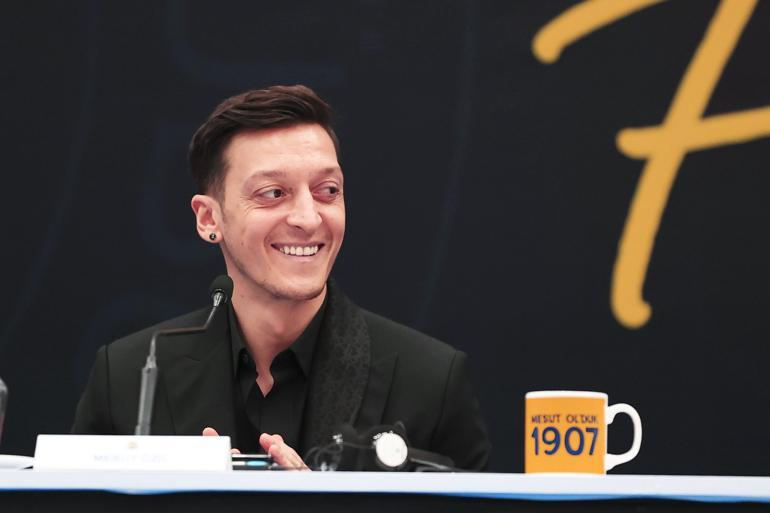 Son Dakika | Fenerbahçe'de Tarihi Gün: Mesut Özil resmen Fenerbahçe'ye imza attı! Ali Koç, Emre Belözoğlu ve Mesut Özil'in açıklamaları ve Burak Yılmaz cevabı...