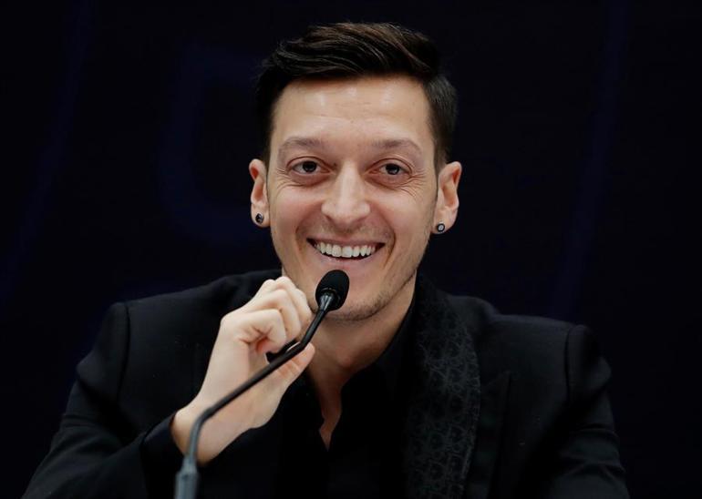 Son Dakika | Fenerbahçe'de Tarihi Gün: Mesut Özil resmen Fenerbahçe'ye imza attı! Ali Koç, Emre Belözoğlu ve Mesut Özil'in açıklamaları ve Burak Yılmaz cevabı...