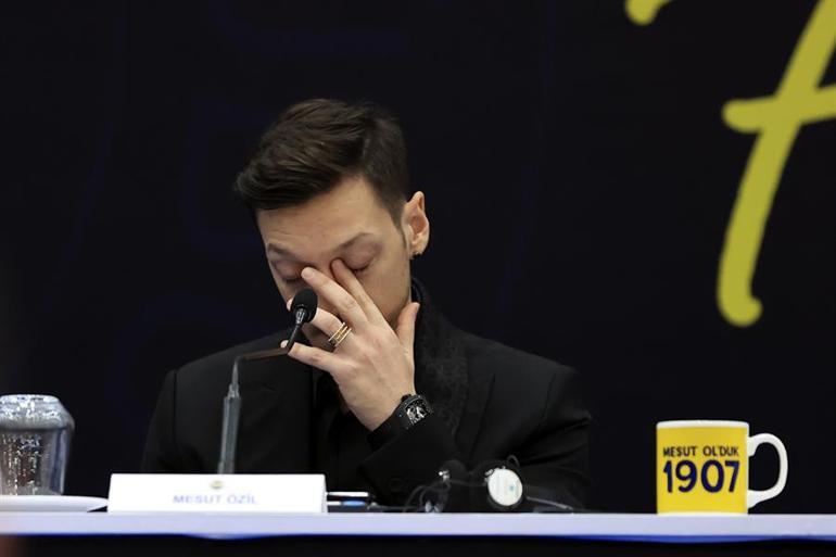 Son Dakika | Fenerbahçe'de Tarihi Gün: Mesut Özil resmen Fenerbahçe'ye imza attı! Ali Koç, Emre Belözoğlu ve Mesut Özil'in açıklamaları ve Burak Yılmaz cevabı...