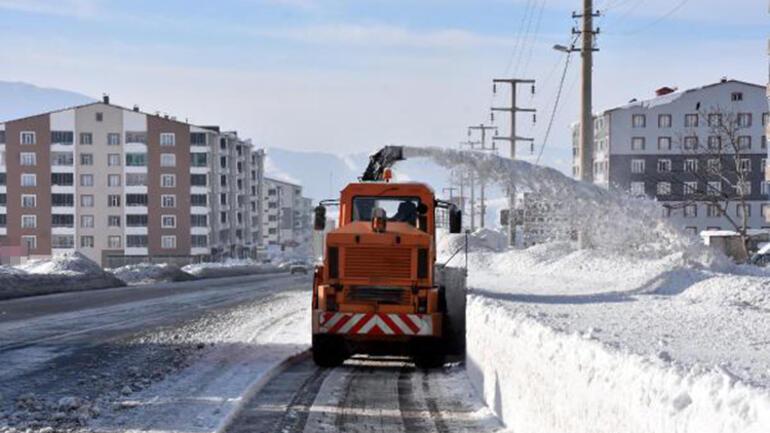 Bitlis’te 6 bin kamyon kar, kent dışına çıkarıldı
