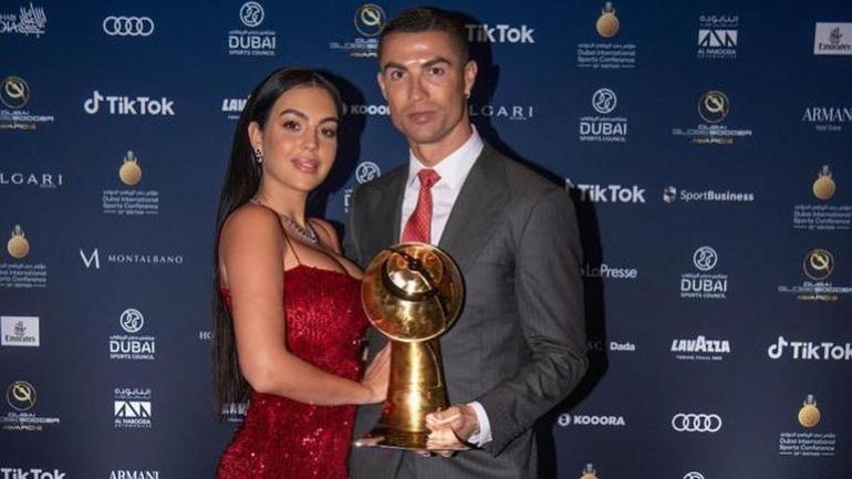 Cristiano Ronaldo ve eşinin kış tatili kaçamağına inceleme!