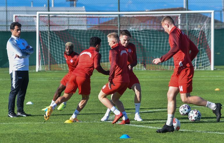 Başkanı ve teknik direktörü ’Türk’ Slovak takımı; Partizan Bardejov!