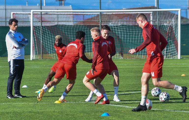 Başkanı ve teknik direktörü ’Türk’ Slovak takımı; Partizan Bardejov!