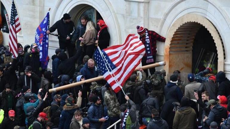 Rüzgar terse döndü... Kongre baskının sembol ismi Trump'ı yakacak!