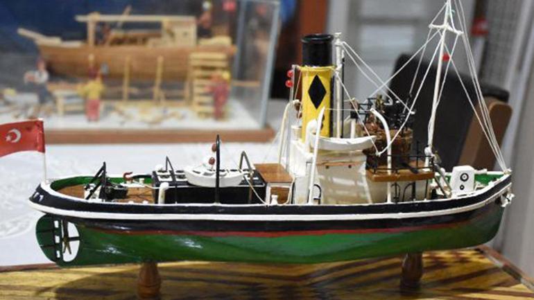 Sivaslı şoför, deniz sevgisini gemi maketlerine yansıtıyor