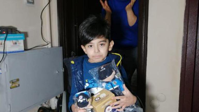 Polis ekiplerinden evde eğitim gören engelli çocuklara ziyaret