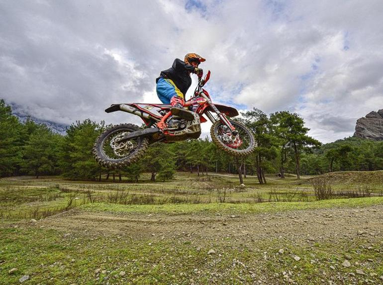 Kemer'de yeni turizm trendi; enduro motosiklet eğitimi