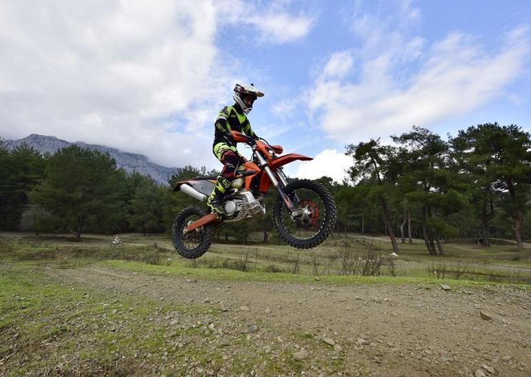 Kemer'de yeni turizm trendi; enduro motosiklet eğitimi