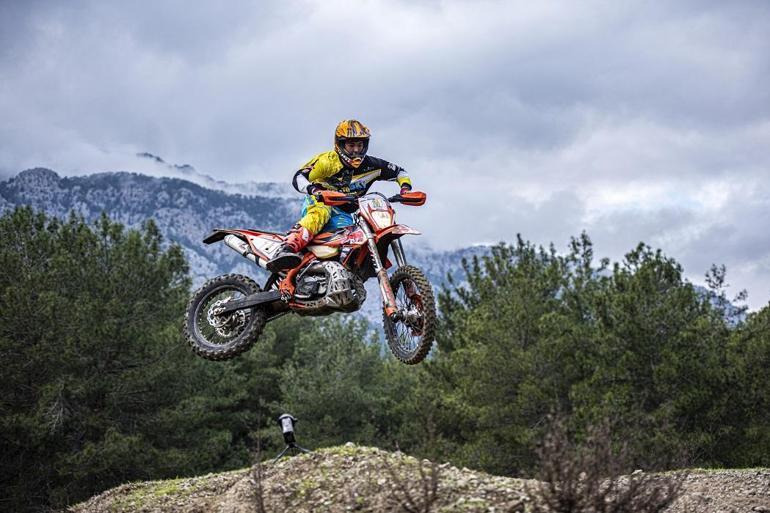 Kemer'de yeni turizm trendi; enduro motosiklet eğitimi