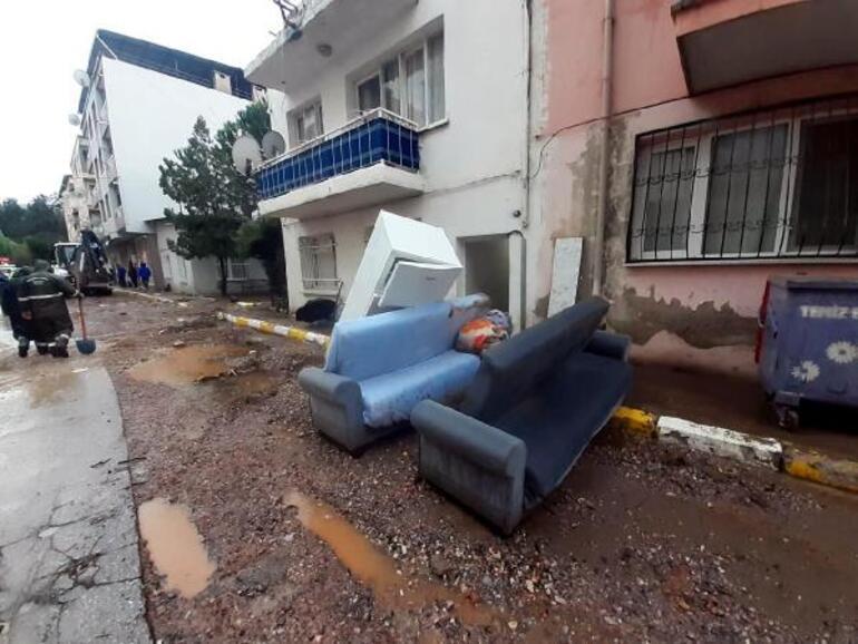 Son dakika: İzmirdeki olağanüstü sağanak yağış için peş peşe açıklamalar 2 kişi hayatını kaybetti
