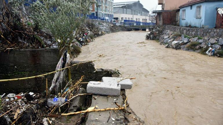 Son dakika: İzmirdeki olağanüstü sağanak yağış için peş peşe açıklamalar 2 kişi hayatını kaybetti