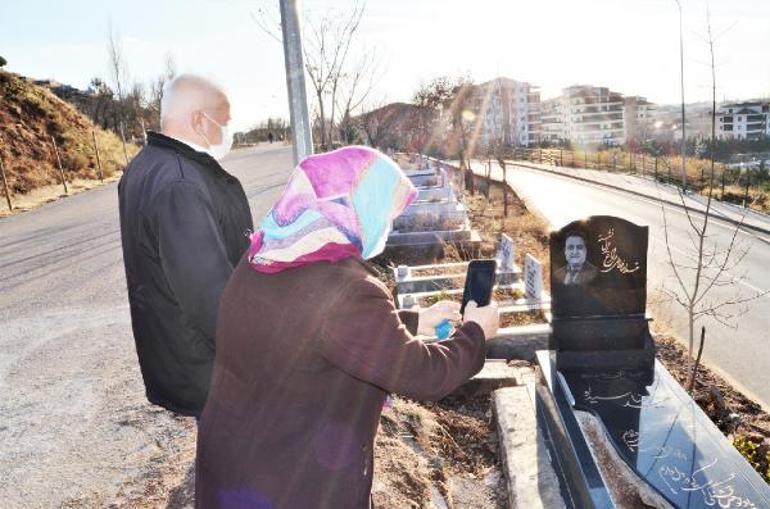 Kabristan gelip dua edenler şaştı kaldı Yönü farklı...