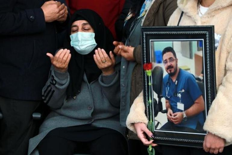 Doktor Mehmet Ertane gözyaşlarıyla uğurlandı ile ilgili görsel sonucu