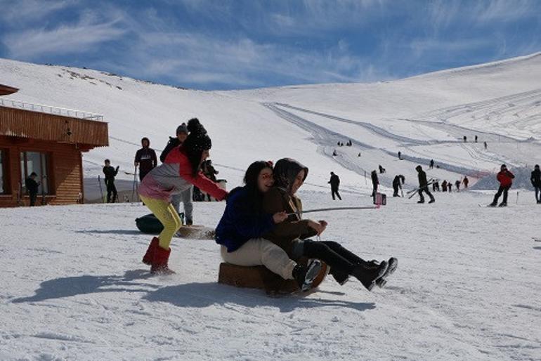 Hakkari'de kayak merkezine hafta içi yoğun ilgi
