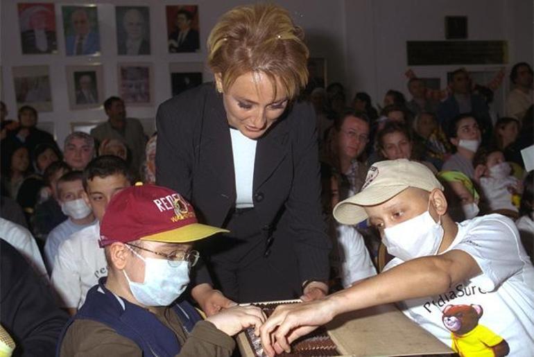 Hüner Coşkuner'in yakın arkadaşı Gül Erda anlattı: Annesi şokta