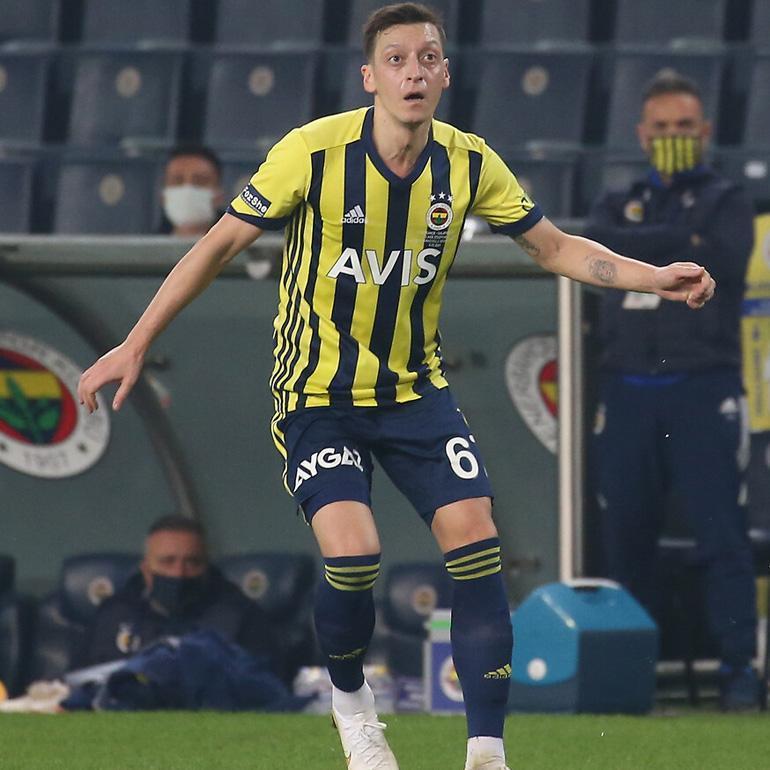 Fenerbahçe'de gözler Başakşehir maçında! Mesut Özil oynayacak mı?