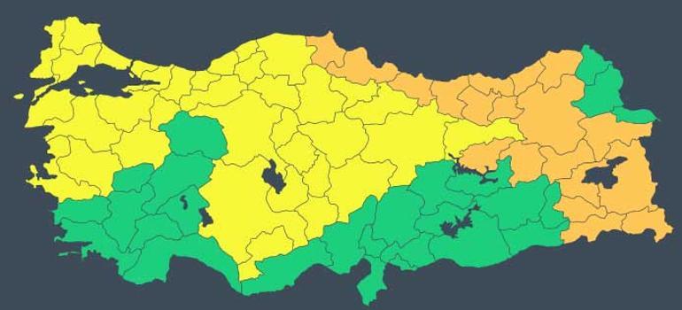 İstanbulda beklenen kar yağışına ilişkin peş peşe uyarılar... Son yılların en soğuk ve karlı günleri...