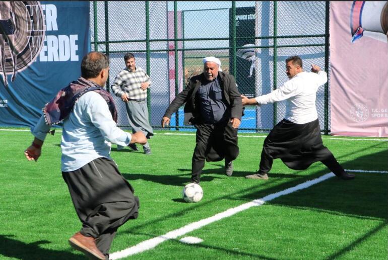 Gençlik ve Spor Bakanı Kasapoğlu söz vermişti, tenis tutkunu Sarıbal Mahallesi tenis kortuna kavuştu!