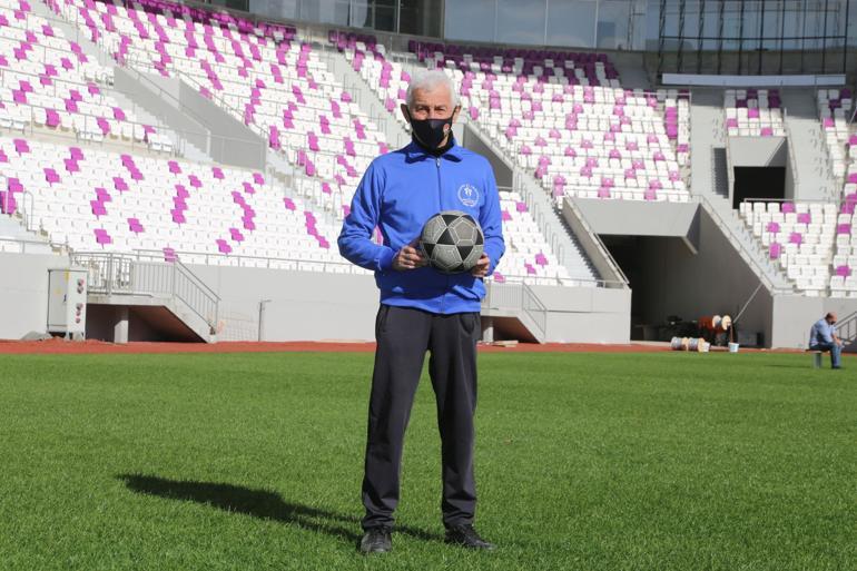 Tarihin en yaşlı ve en uzun süre görevde kalan teknik direktörü Aziz Tokat için Guinness Rekorlar Kitabı'na başvuruldu!