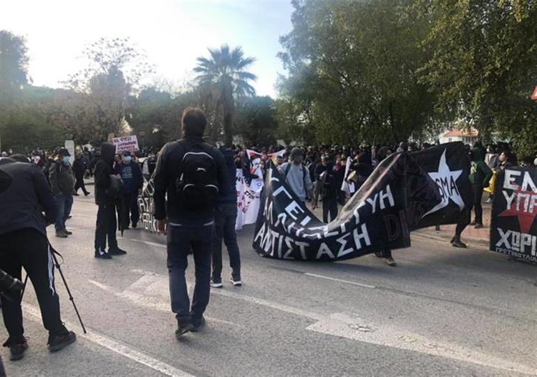 Güney Kıbrıs’ta ortalık karıştı Halk sokağa döküldü... Artık yeter, dayanamıyoruz