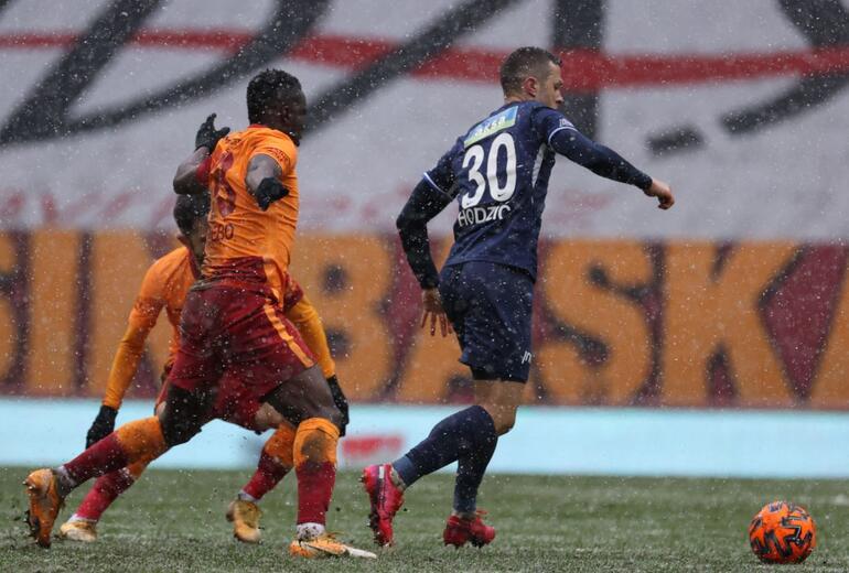 Galatasaray'da karlı maça damgasını vurdu! Fatih Terim'in şaşırtan kararının sebebi...