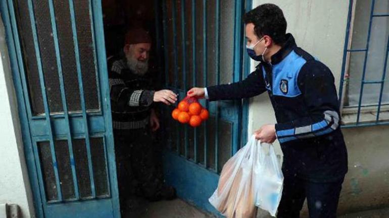 Kış şartlarında ihtiyaç sahiplerine gıda yardımı