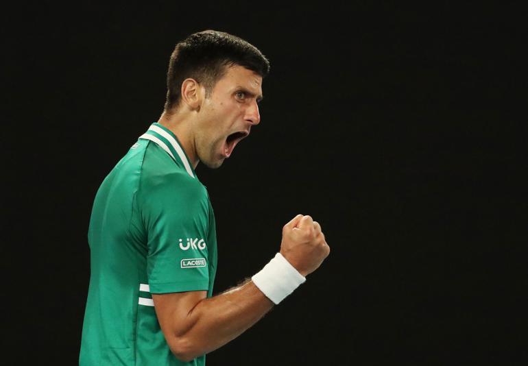 Novak Djokovic çıldırdı! Raketini paramparça etti