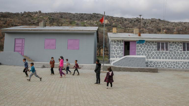 Diyarbakırlı çocuklar, Fenerbahçeli Mame Thiam'ı köylerine bekliyor