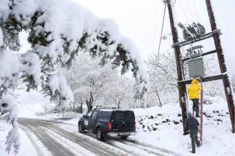 Yunanistan kara teslim oldu: 250 bin kişi elektriksiz kaldı!