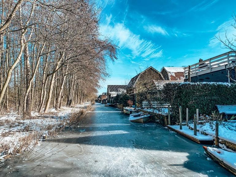 Donan kanal ve göllerde buz pateni keyfi